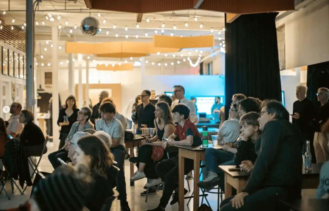 image de spectateur quui regarde une représentation