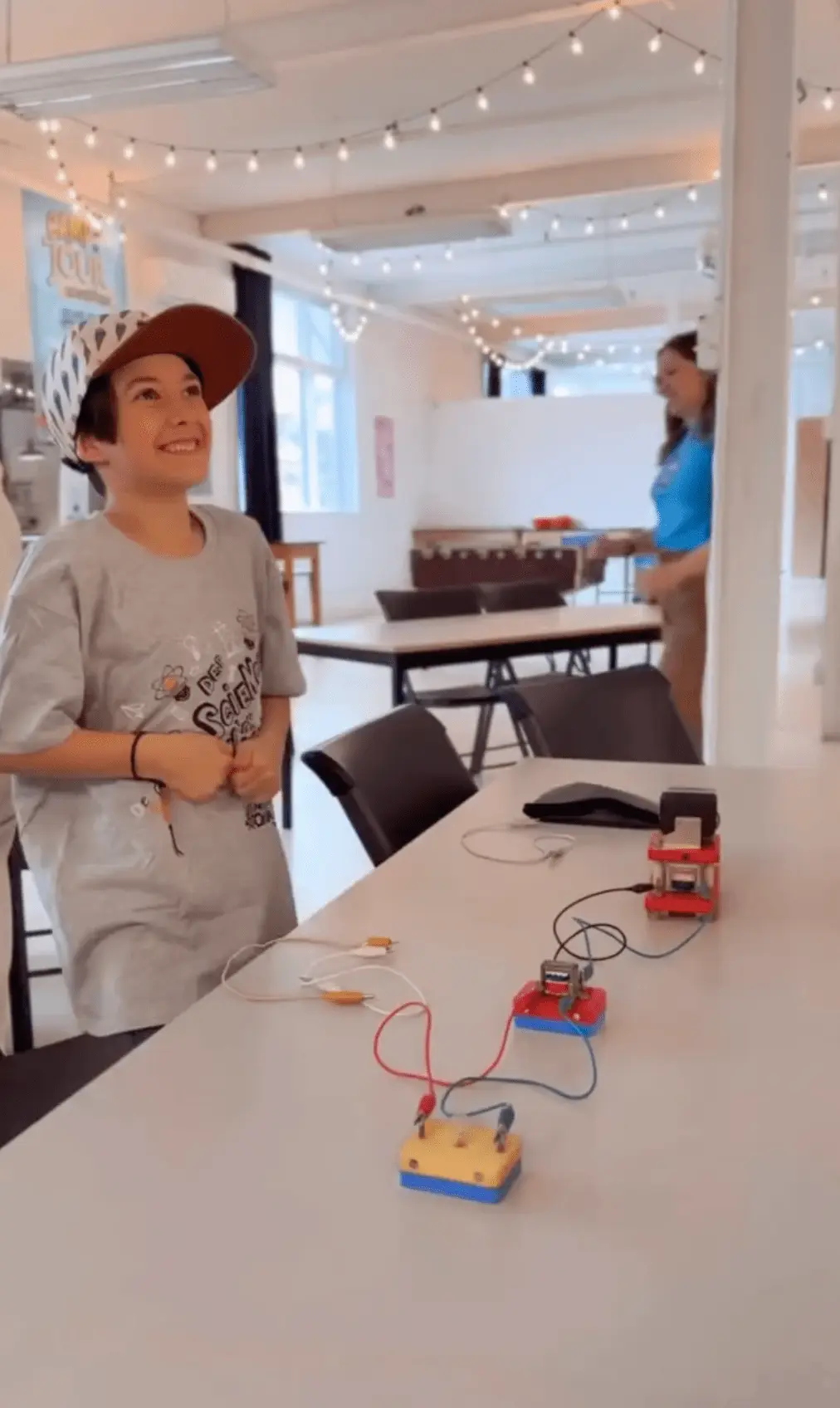 expérience scientifique avec lumière allumée